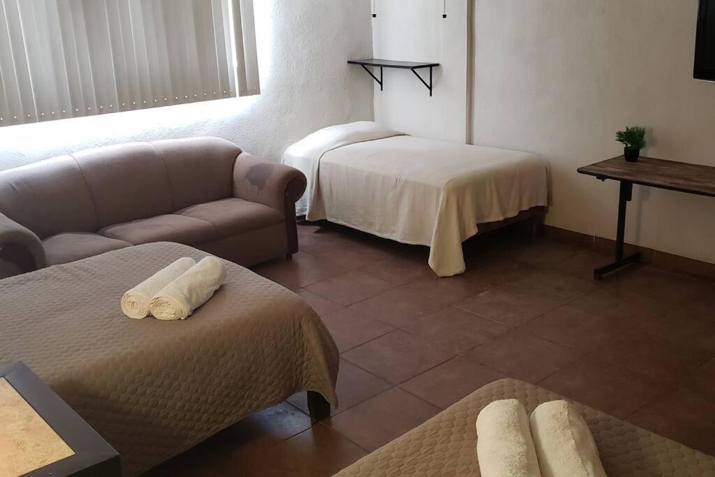 Departamento GRANDE con 2 recamaras con aire 5 camas wifi 115mb, cocina .Cochera techada, #4 Ciudad Valles Exterior foto
