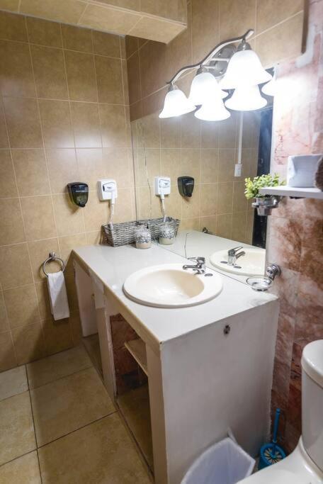 Departamento GRANDE con 2 recamaras con aire 5 camas wifi 115mb, cocina .Cochera techada, #4 Ciudad Valles Exterior foto