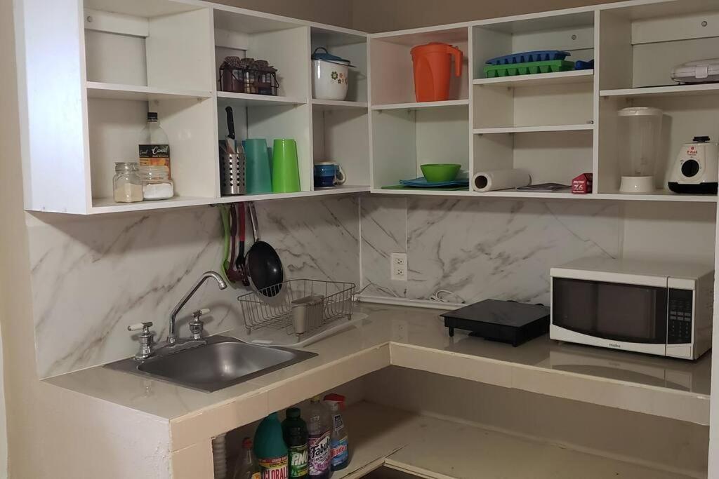 Departamento GRANDE con 2 recamaras con aire 5 camas wifi 115mb, cocina .Cochera techada, #4 Ciudad Valles Exterior foto