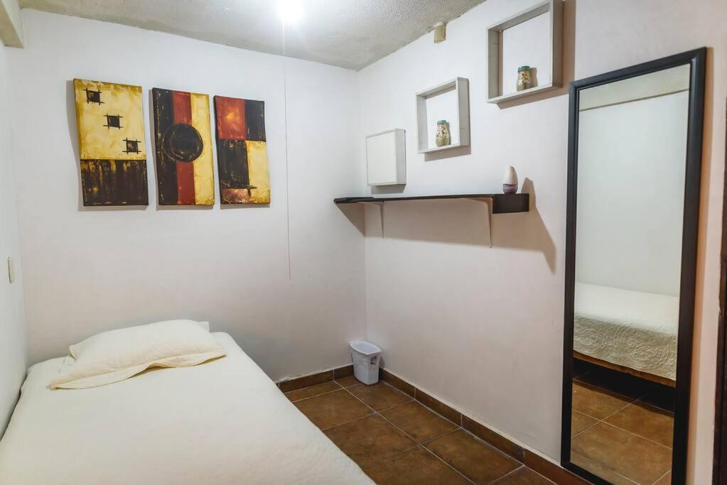 Departamento GRANDE con 2 recamaras con aire 5 camas wifi 115mb, cocina .Cochera techada, #4 Ciudad Valles Exterior foto