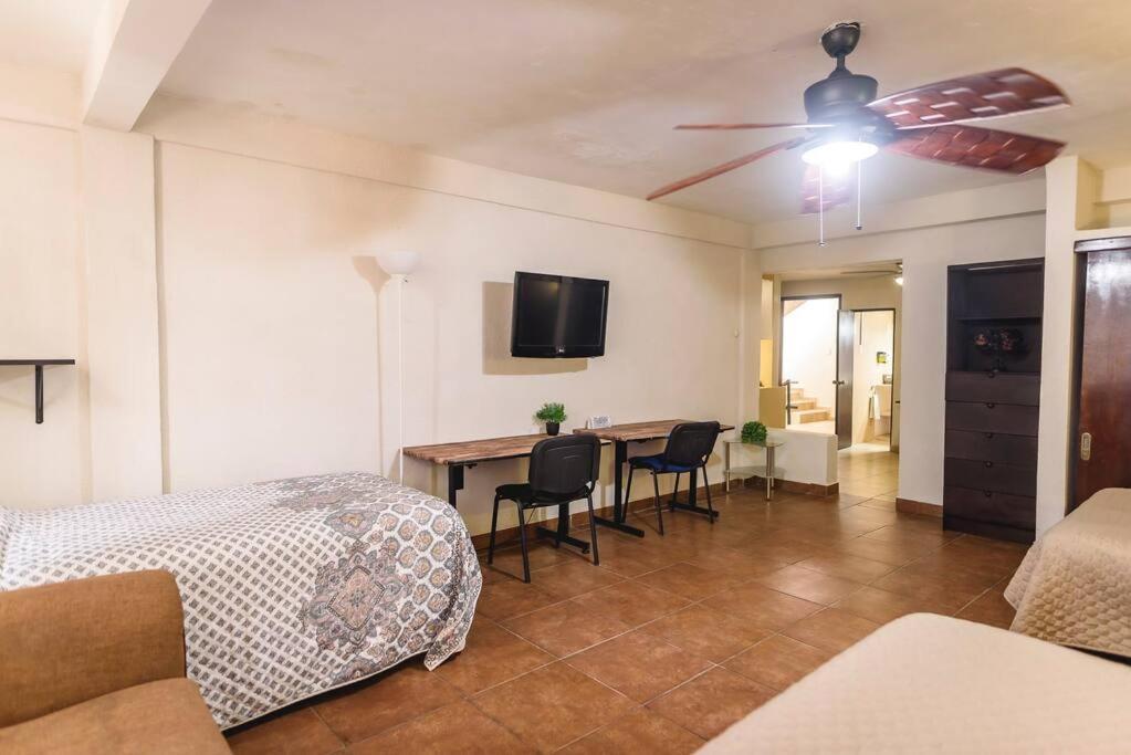 Departamento GRANDE con 2 recamaras con aire 5 camas wifi 115mb, cocina .Cochera techada, #4 Ciudad Valles Exterior foto