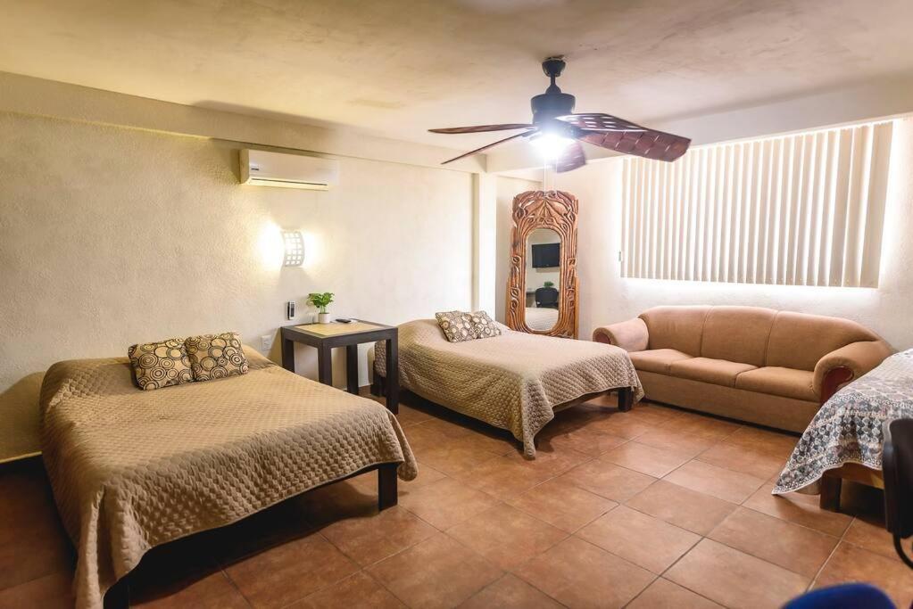 Departamento GRANDE con 2 recamaras con aire 5 camas wifi 115mb, cocina .Cochera techada, #4 Ciudad Valles Exterior foto