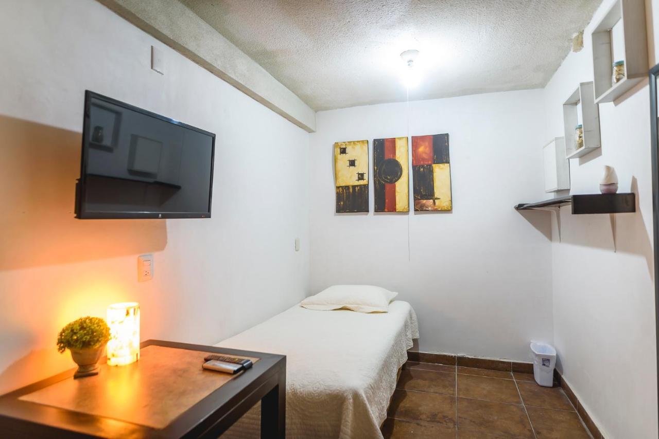 Departamento GRANDE con 2 recamaras con aire 5 camas wifi 115mb, cocina .Cochera techada, #4 Ciudad Valles Exterior foto